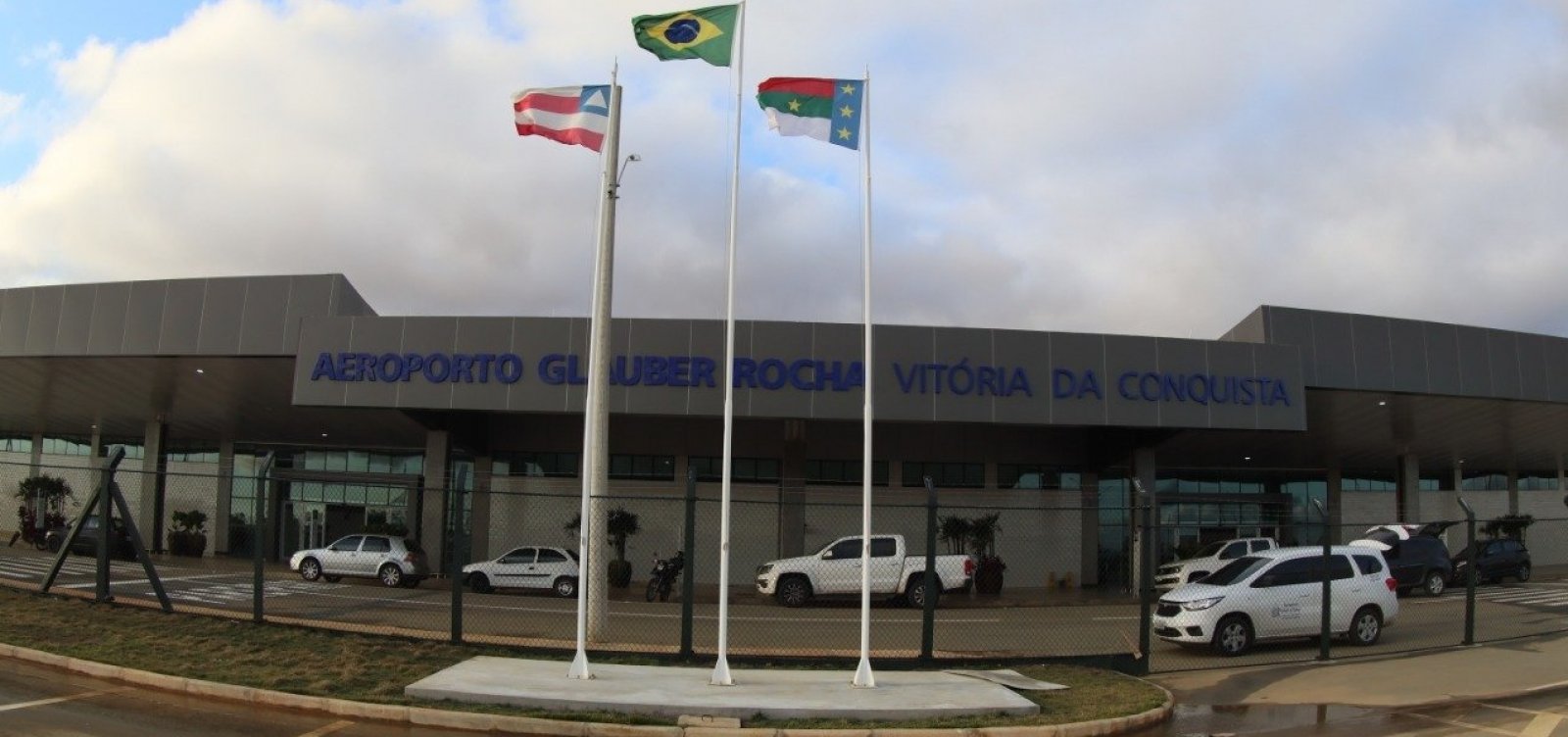 Aeroporto de Conquista é fechado com tapumes antes da chegada de Bolsonaro