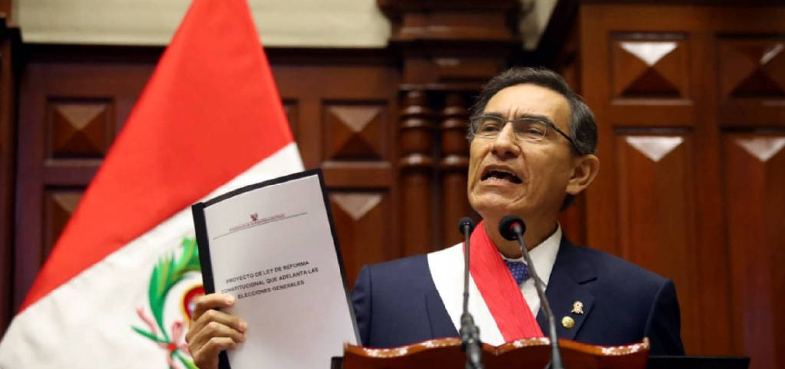 Presidente do Peru propõe reduzir próprio mandato e antecipar eleições