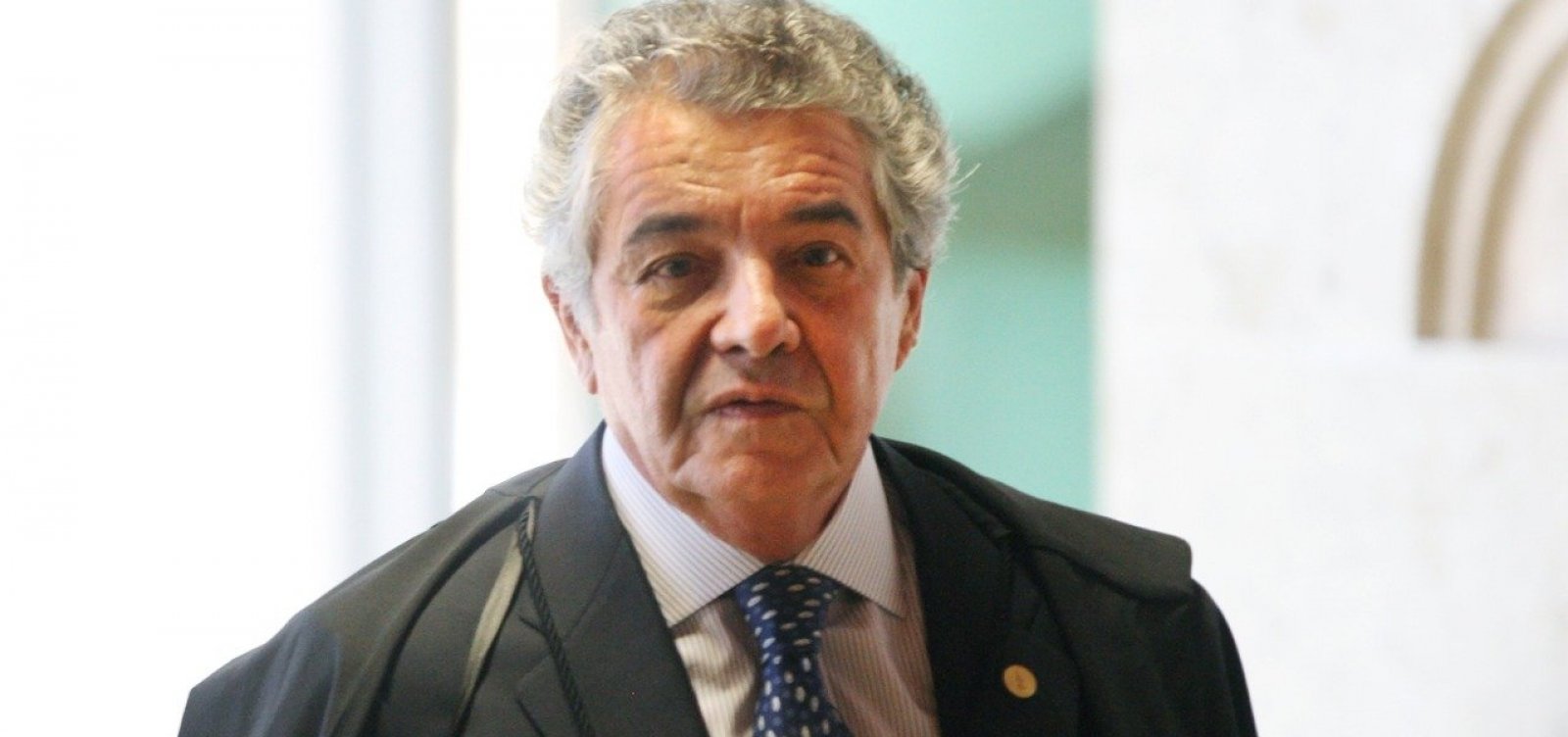 Ministro do STF sugere que Bolsonaro passe a usar mordaça