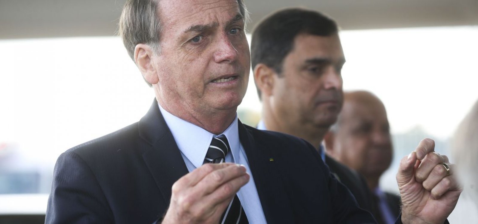 Barroso intima Bolsonaro a explicar declarações sobre pai de presidente da OAB