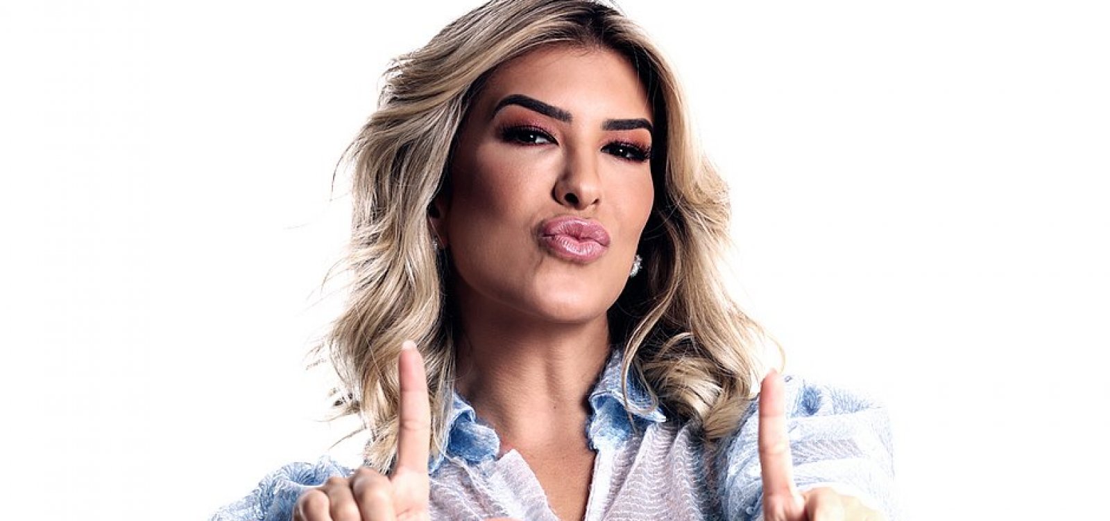 Lorena Improta se converte ao evangelho