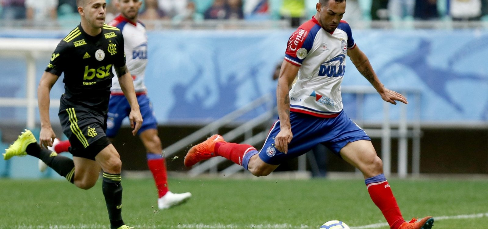 Gilberto comemora três gols marcados sobre o Flamengo: 'Dou sempre o meu máximo em prol do Bahia'