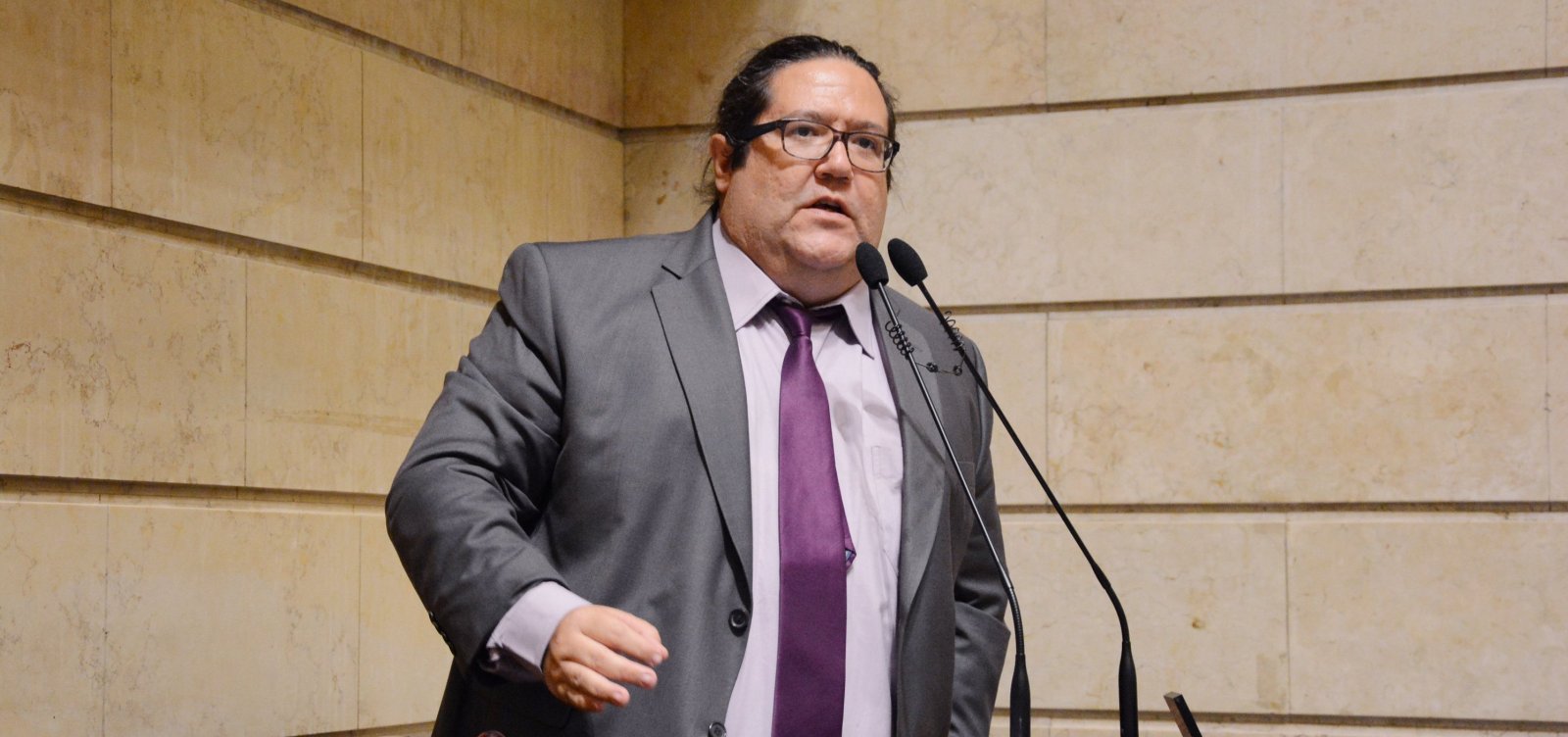 ‘Carlos Bolsonaro é um poodle na Câmara’, diz vereador Tarcísio Motta 