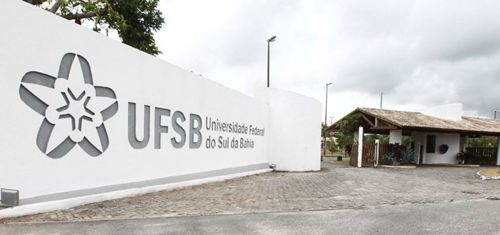 Após contingenciamento, UFSB desliga ar-condicionados e suspende compra de itens de limpeza
