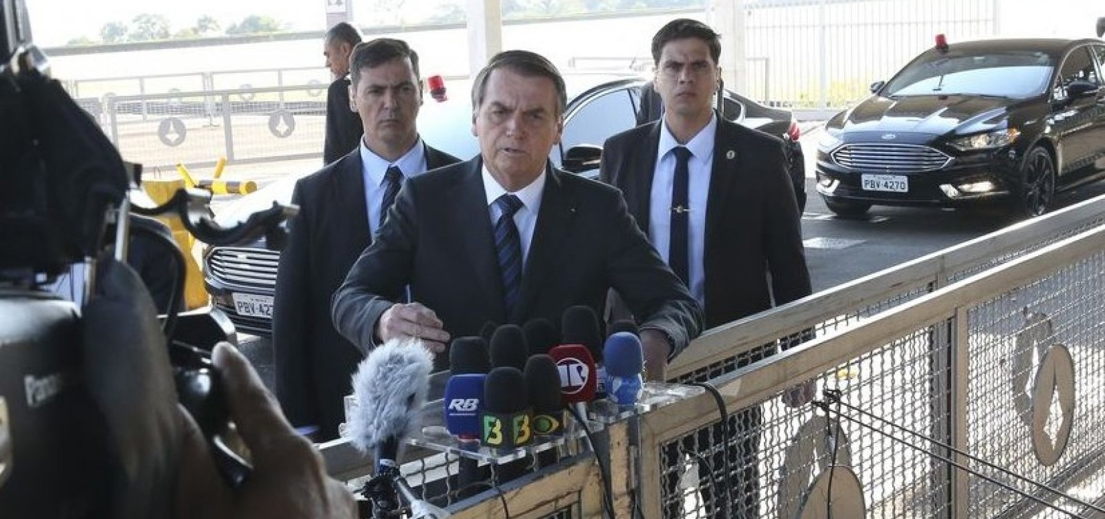 Bolsonaro afirma estar disposto a falar sobre 'nova CPMF' com Guedes