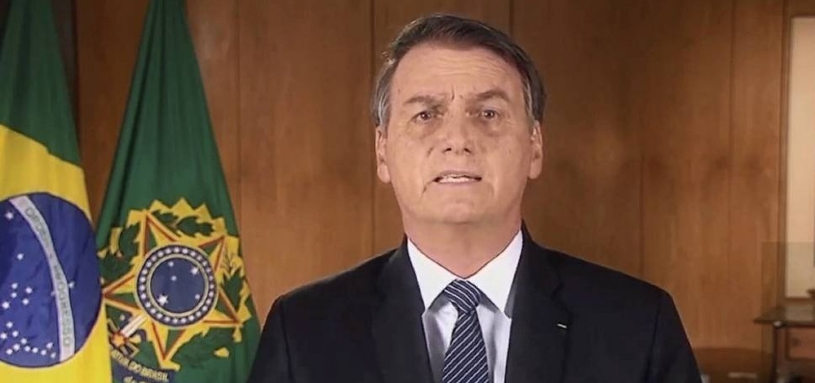 Bolsonaro estuda fazer pronunciamento em rede nacional de TV sobre Amazônia, diz coluna