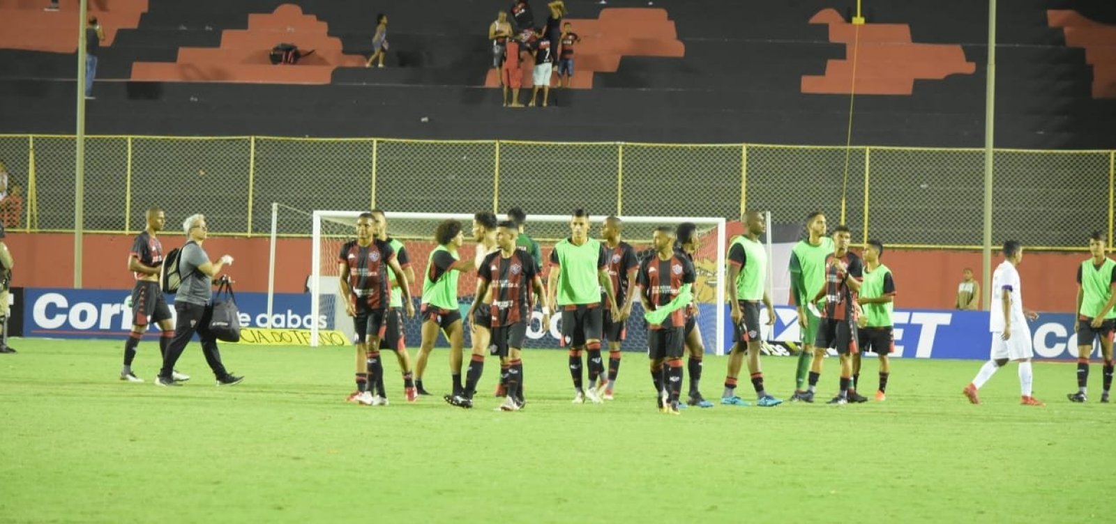 Vitória empata sem gols com o Operário-PR no Barradão