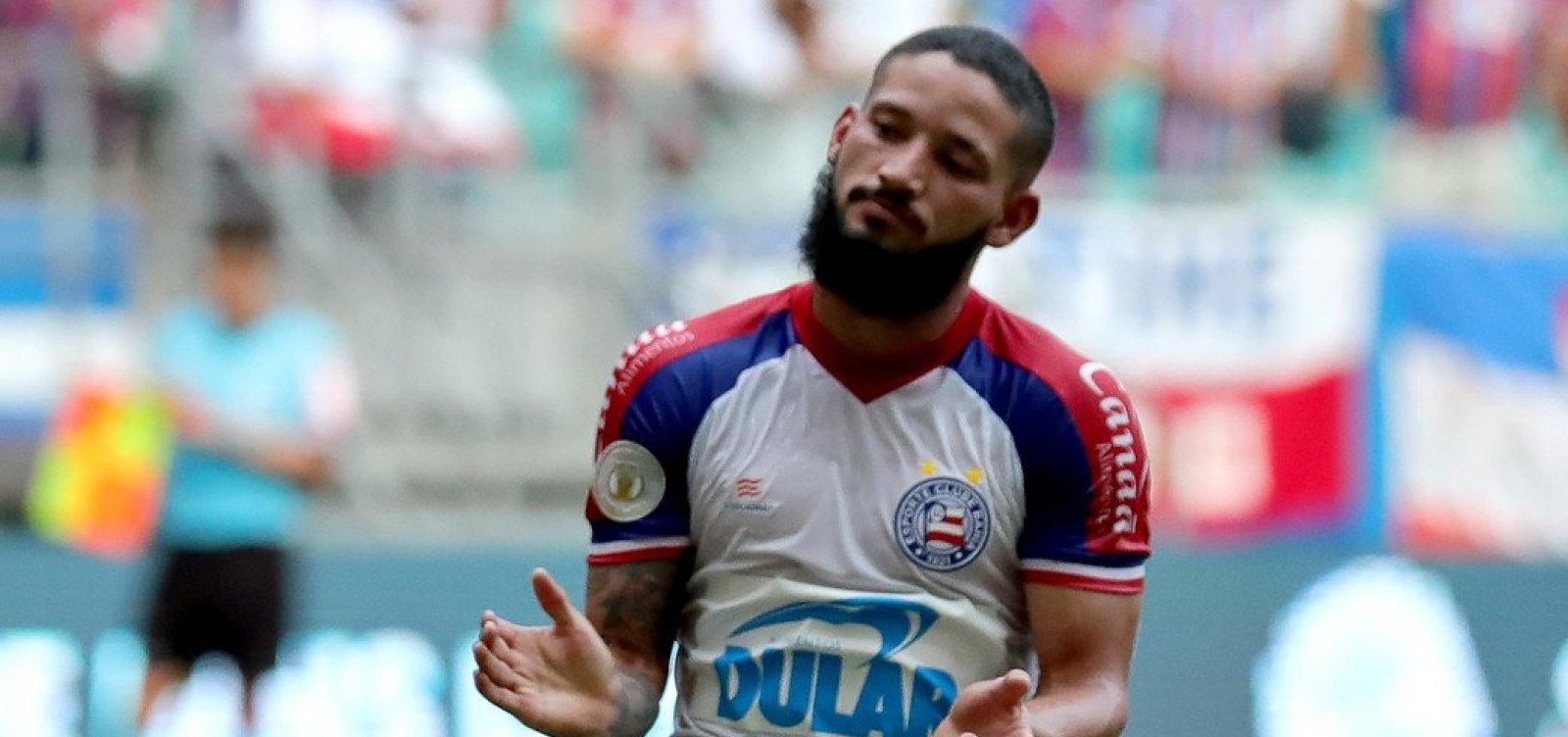 'Conseguimos um grande triunfo dentro de casa', diz Arthur Caike após Bahia vencer o CSA