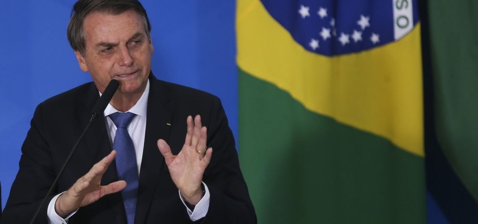 Bolsonaro lança programa de escola cívico-militares e quer 'impor' modelo