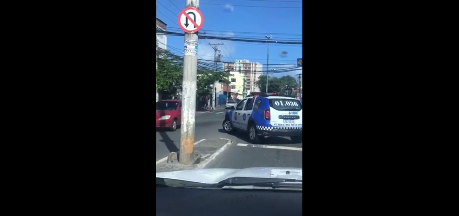 Viatura da Guarda Municipal faz conversão proibida no Rio Vermelho; vídeo