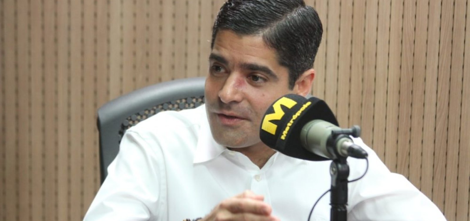 'Não há absolutamente nenhum risco institucional', diz Neto sobre mensagem de Carlos