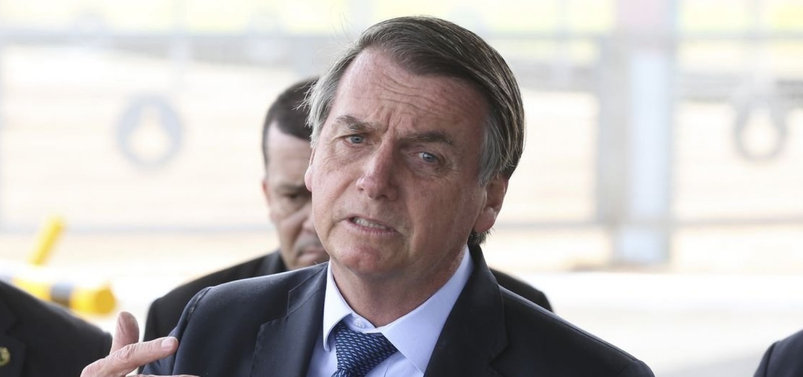 Bolsonaro tem melhora e deve reassumir Presidência nesta sexta-feira