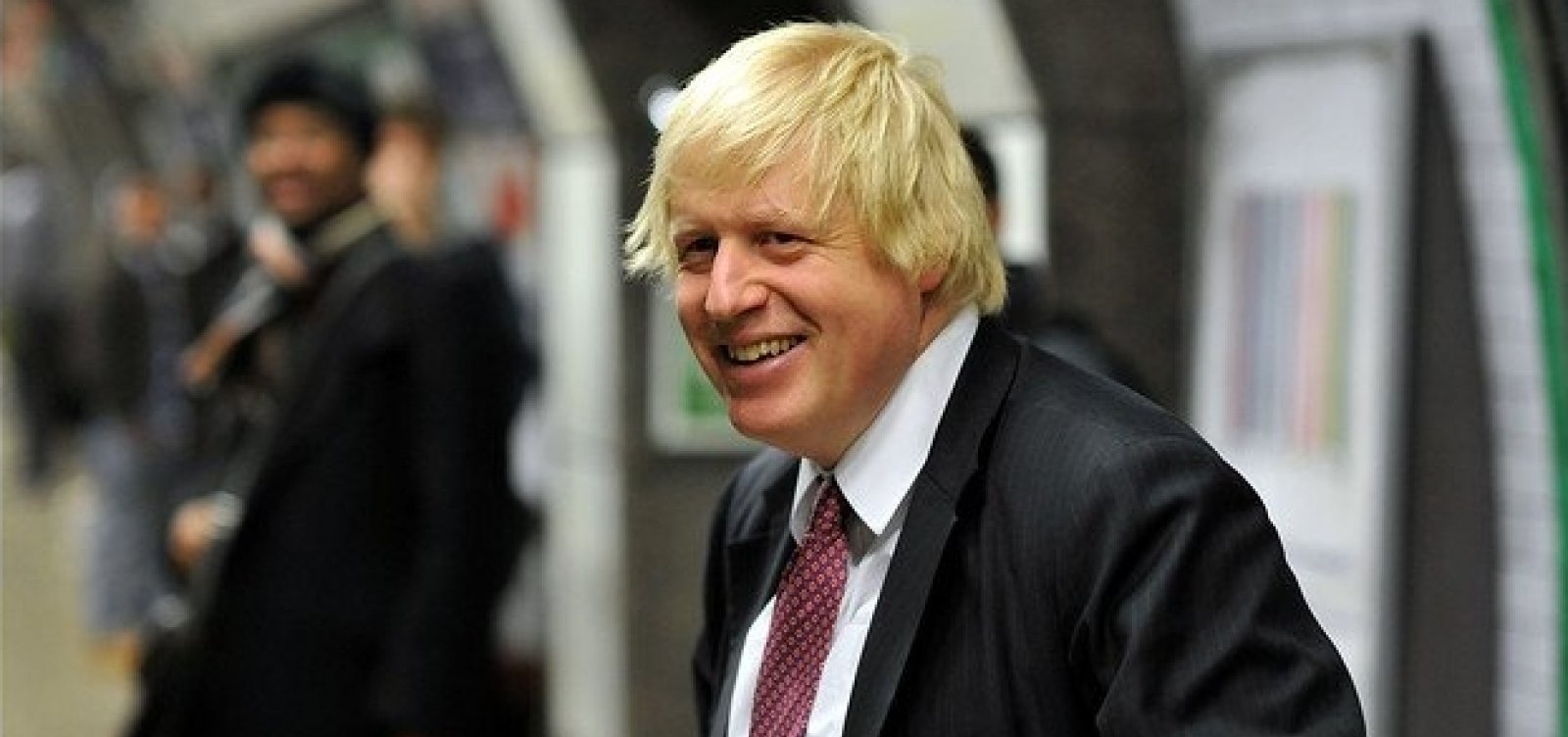Boris Johnson nega ter mentido para rainha sobre suspensão do Parlamento