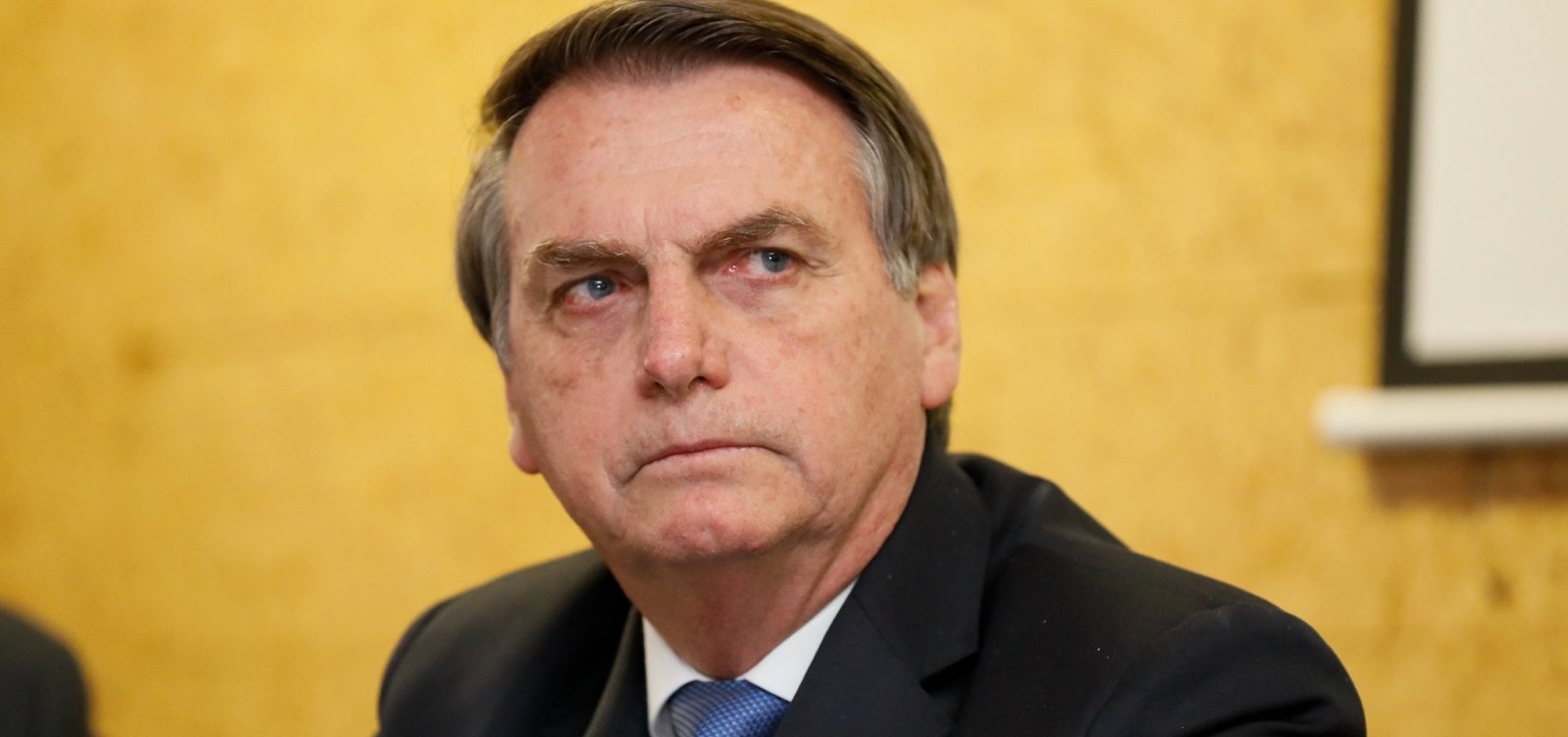 'É opinião dele e ele tem razão', diz Bolsonaro sobre tweet de Carlos