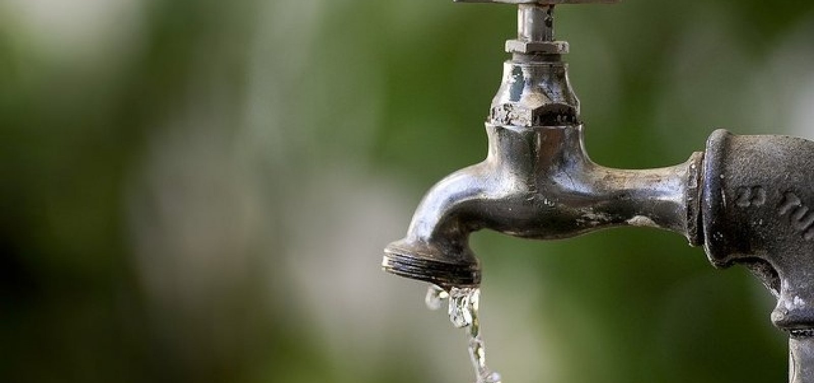 Serviço emergencial da Embasa interrompe abastecimento de água em 22 bairros de Salvador