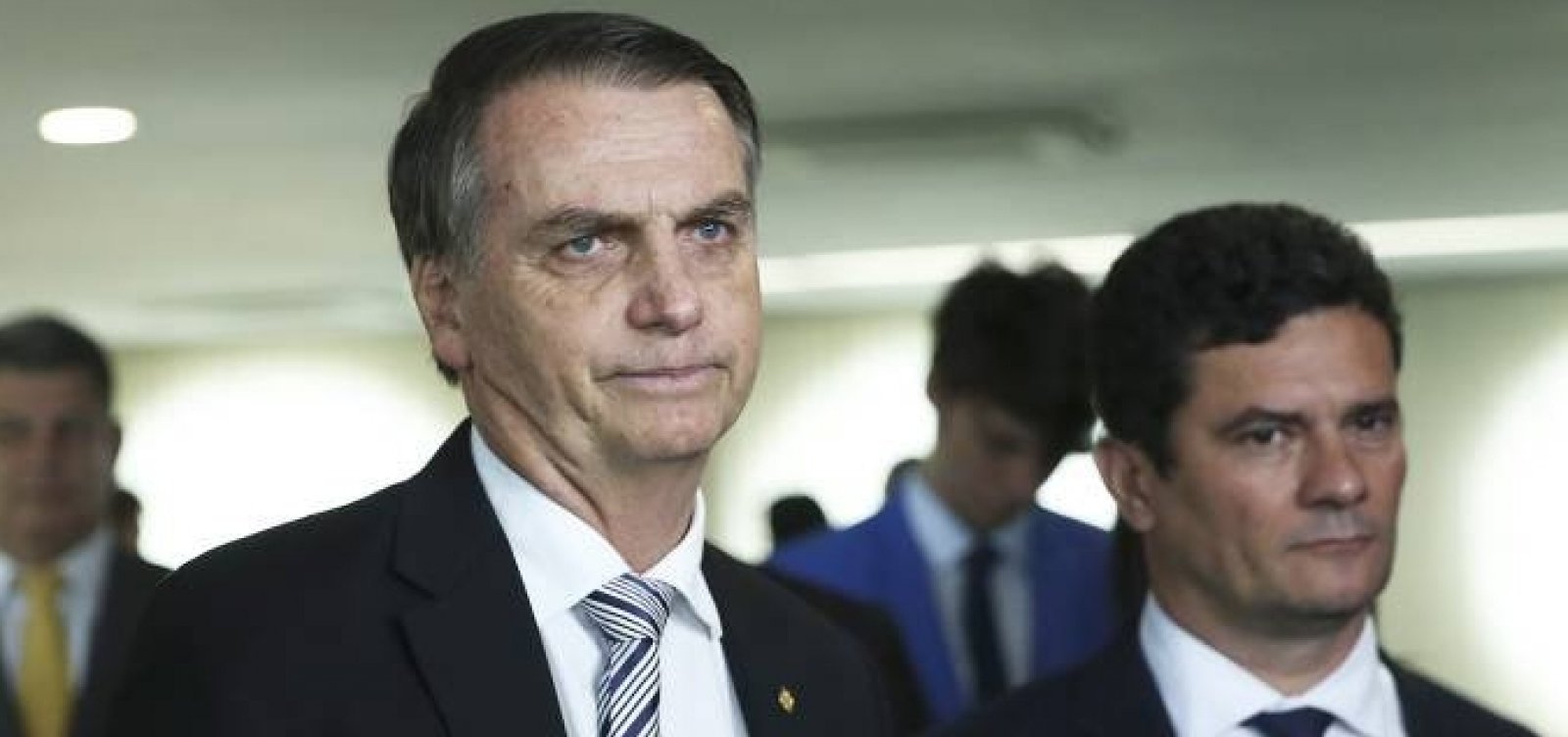 Bolsonaro conversa com Moro e mantém diretor-geral da PF 