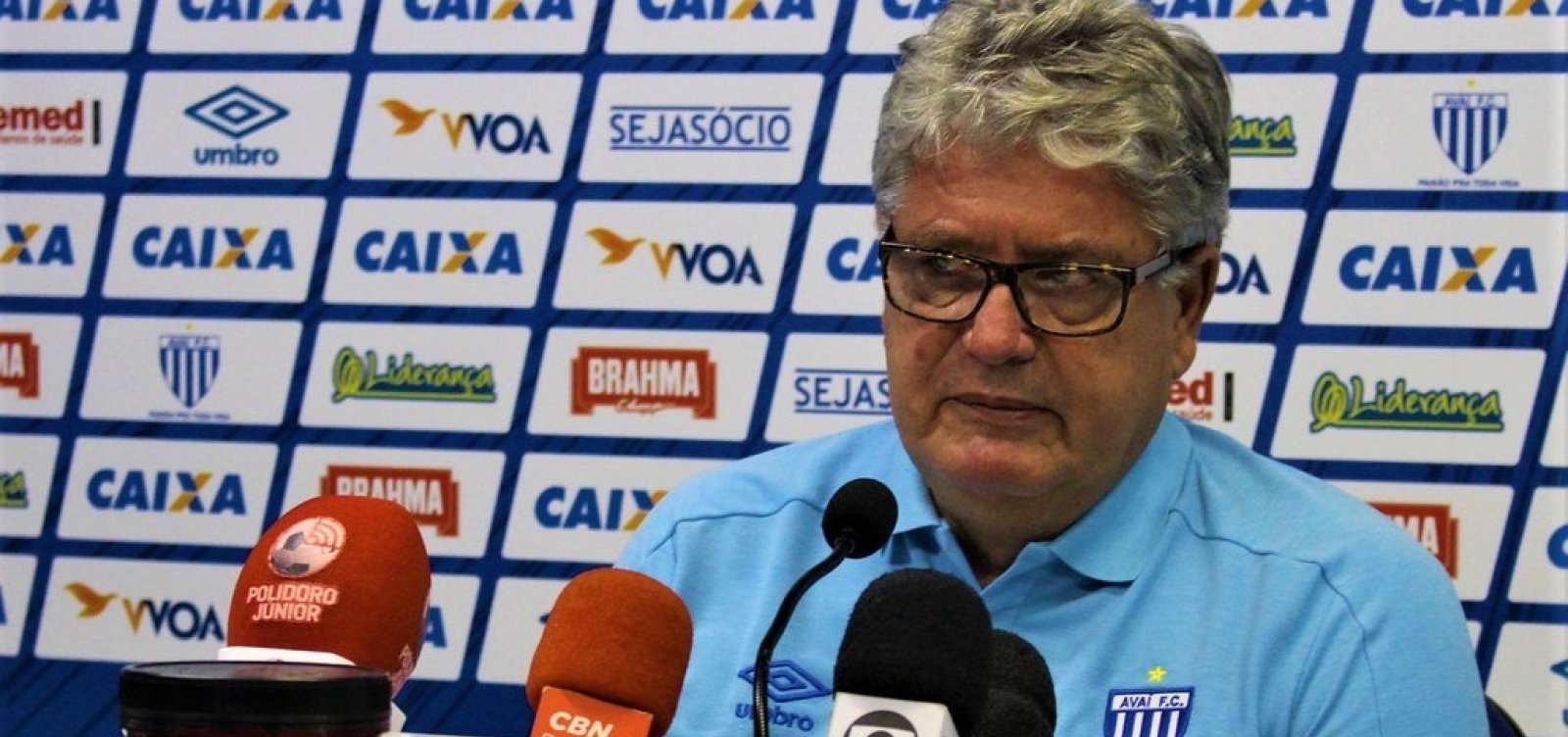 Paulo Carneiro anuncia a contratação de Geninho como novo técnico do Vitória
