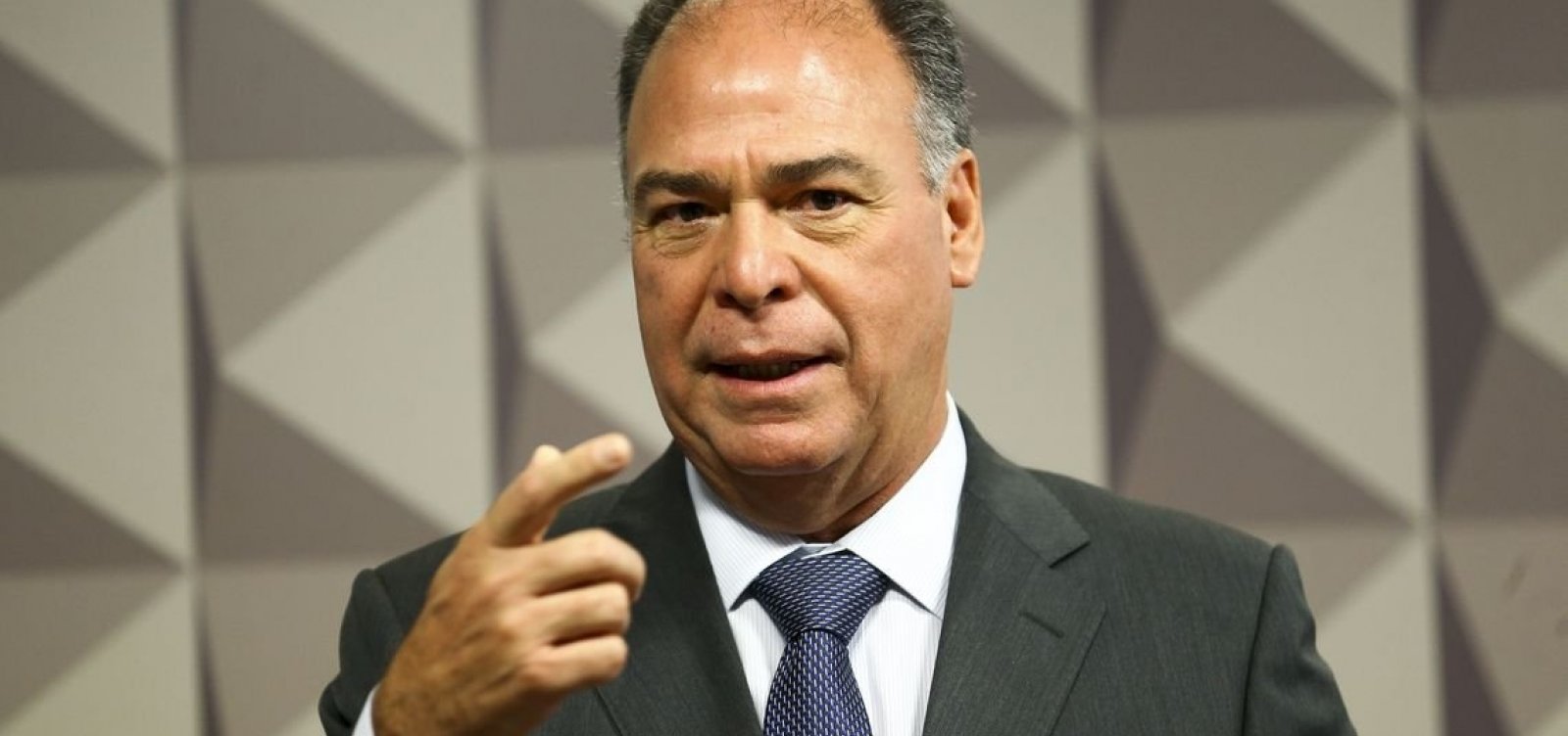 Alvo da PF, líder do governo no Senado coloca cargo à disposição de Bolsonaro