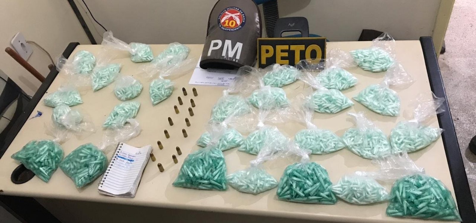 Polícia apreende mais de 4 mil pinos de cocaína; dois suspeitos foram presos