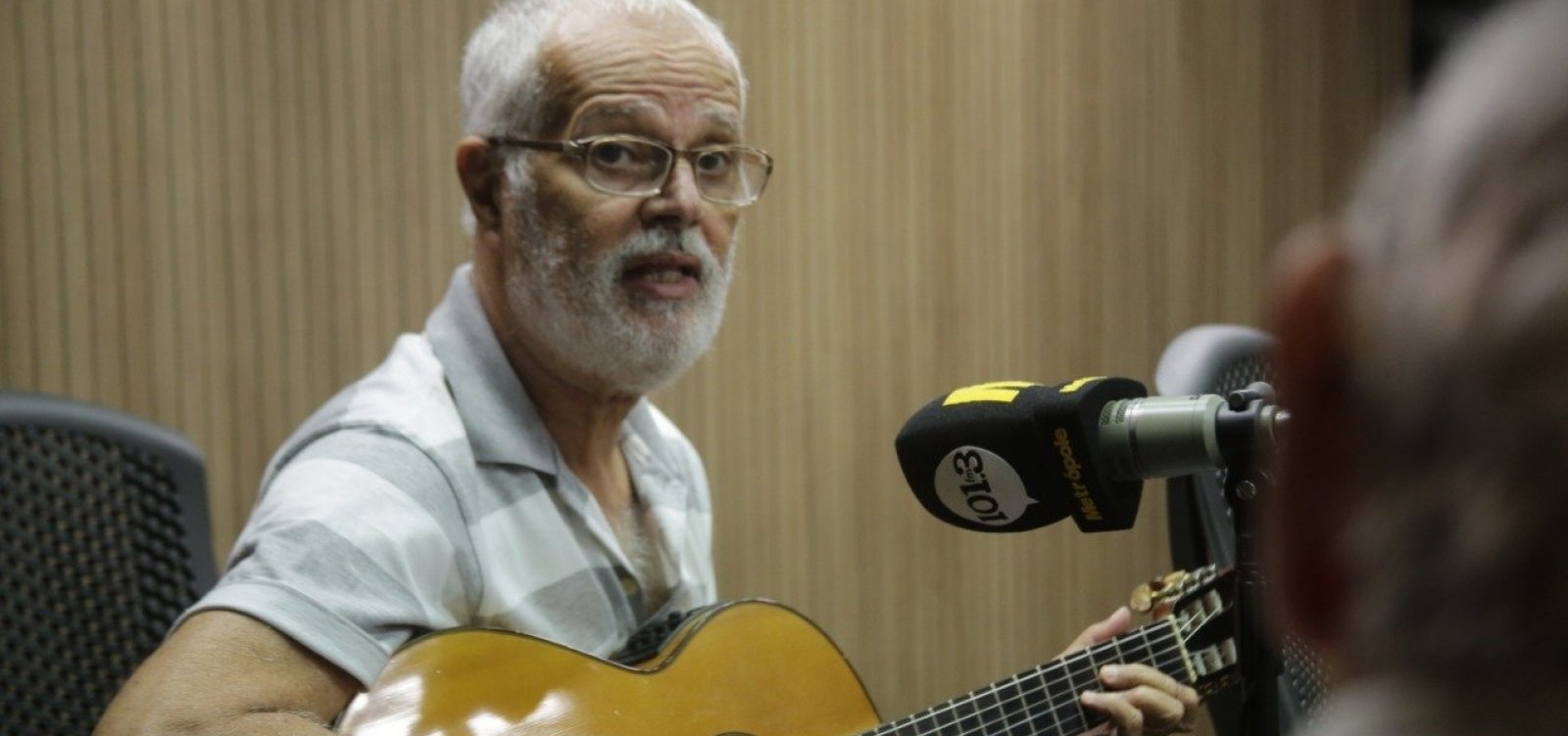 'Apenas queria um som que traduzisse meu canto', diz Roberto Mendes sobre violão em novo disco