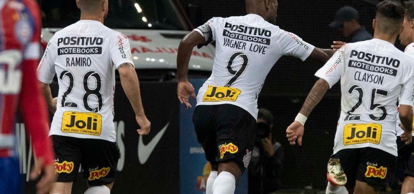Em jogo de pênaltis polêmicos, Bahia perde para o Corinthians