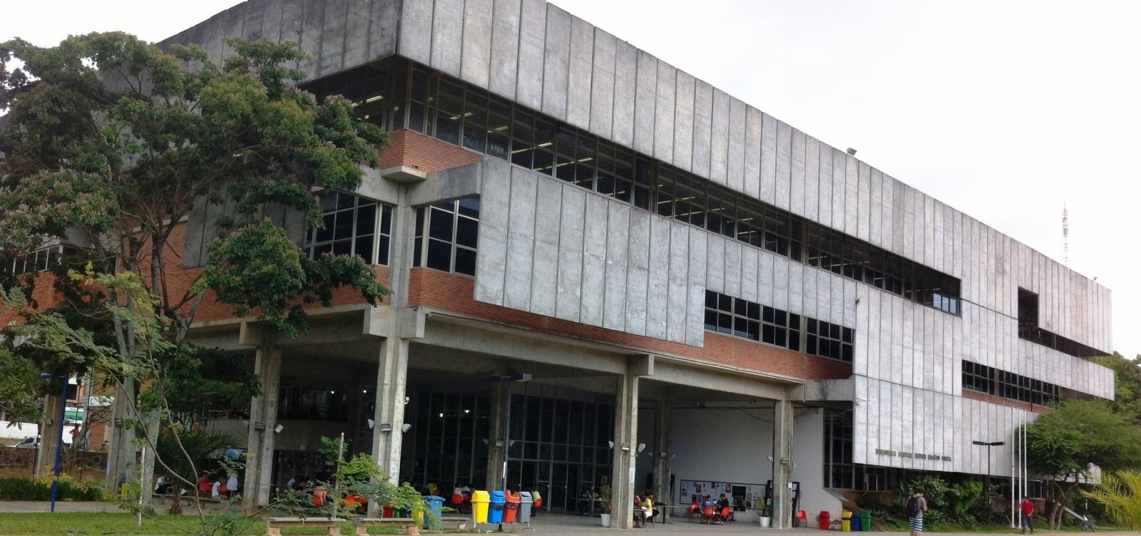 Bibliotecas da Ufba passam a fechar mais cedo e deixam de abrir aos fins de semana