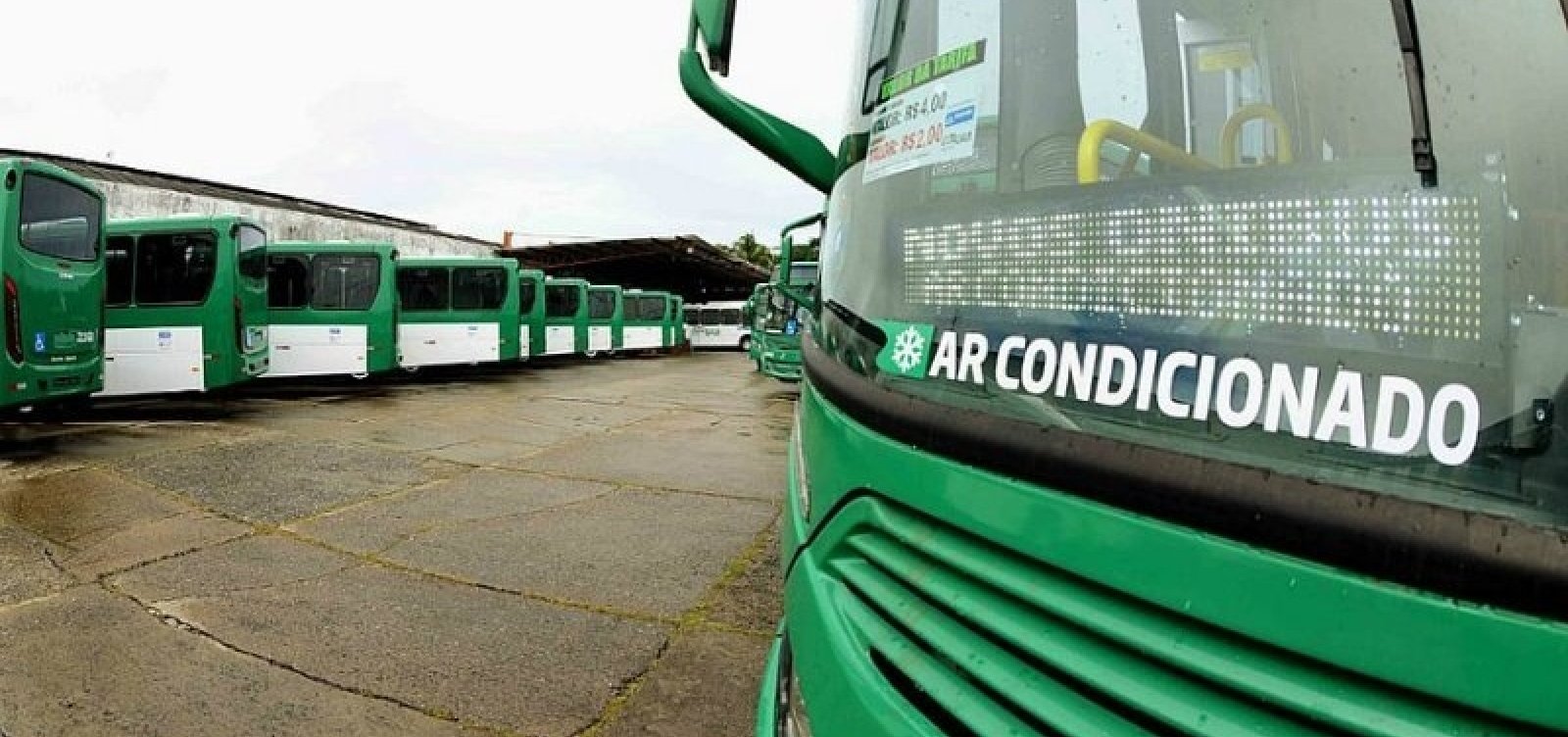Empresa atrasa entrega de ônibus com ar-condicionado em Salvador 