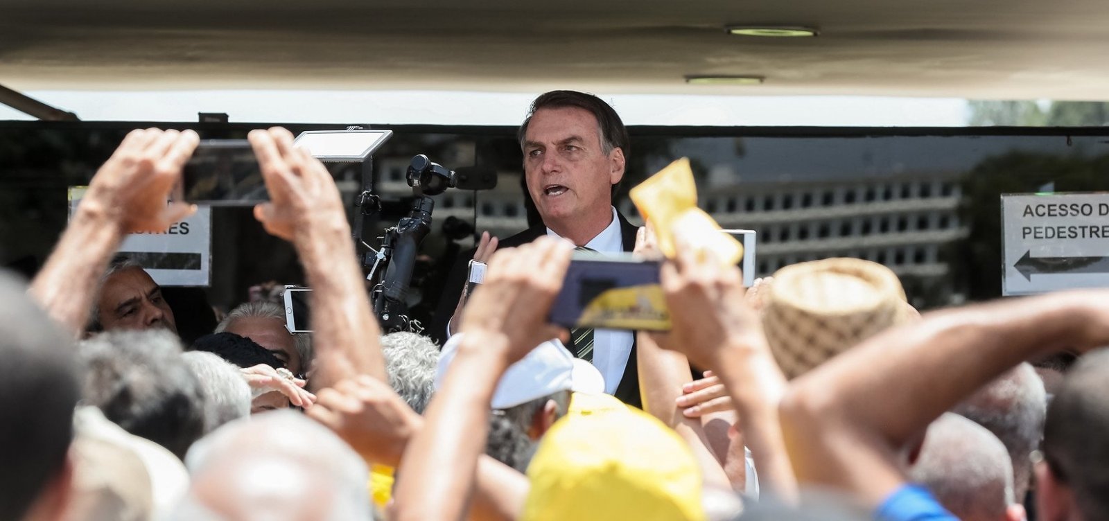 Bolsonaro pede para 'esquecer o PSL' e diz que presidente do partido está 'queimado'