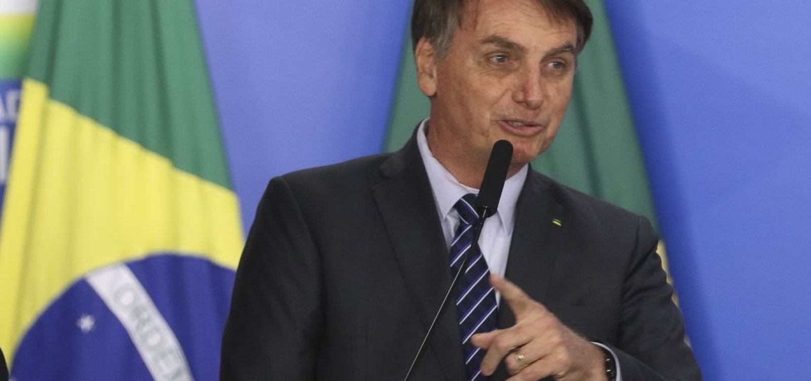 Bolsonaro veta PL que exigia psicologia e assistência social em escolas públicas