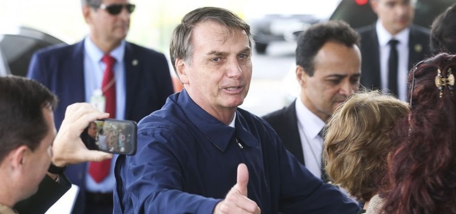 'Até 31 de dezembro de 2026, eu assino', diz Bolsonaro sobre prêmio a Chico Buarque