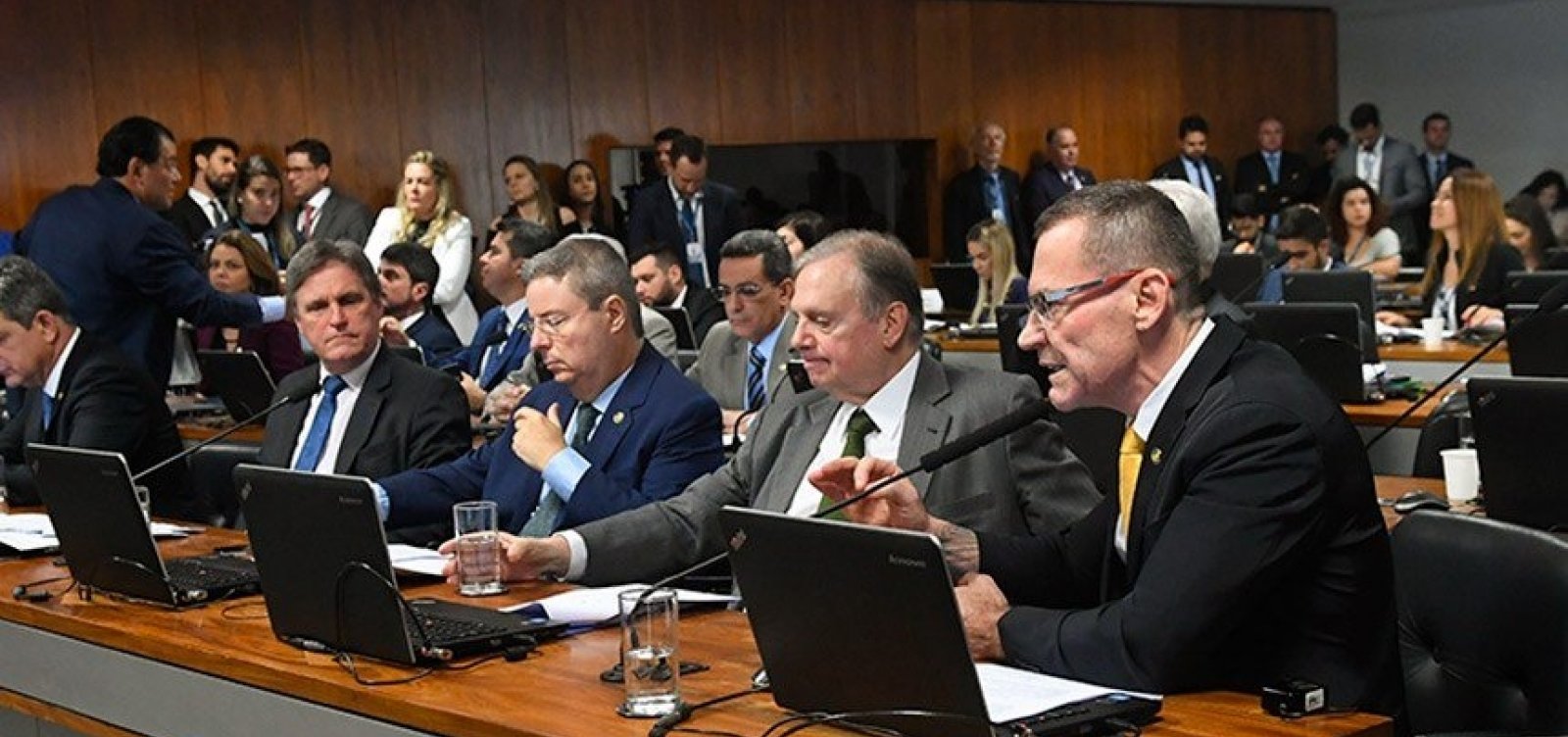 Veículos novos vão passar por teste de impacto antes da venda, decide CCJ do Senado