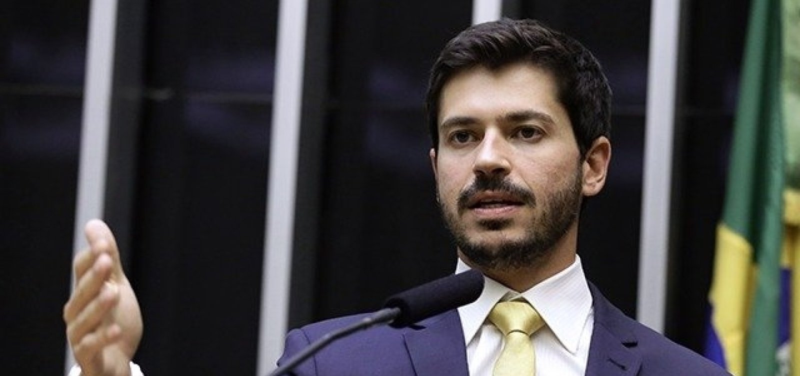 Quem pede transparência no partido deveria questionar caso Queiroz, diz deputado do PSL