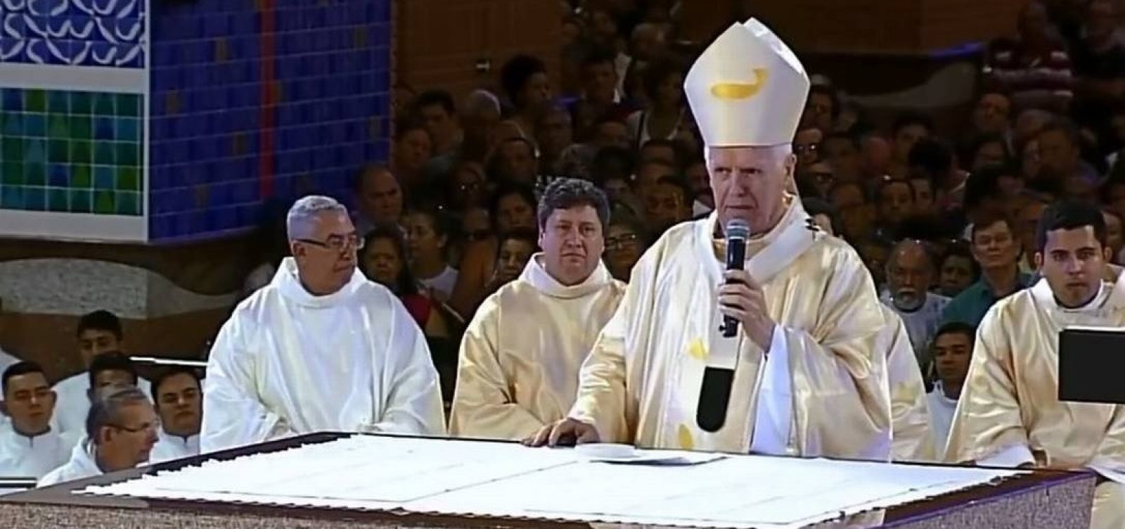 Em Aparecida, arcebispo diz que 'direita é violenta e injusta'