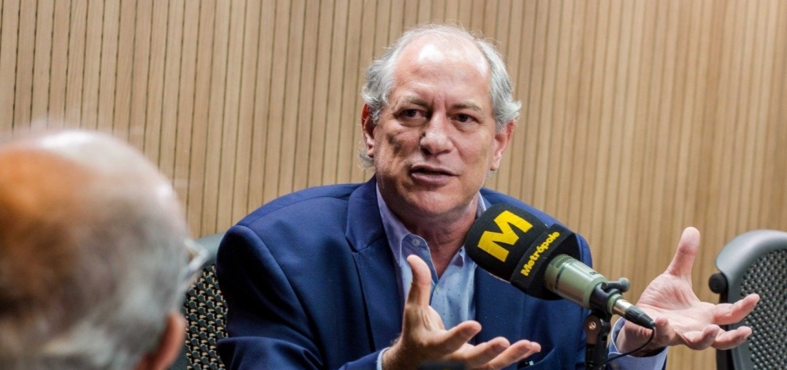 'Acho que ele renuncia', diz Ciro sobre Bolsonaro