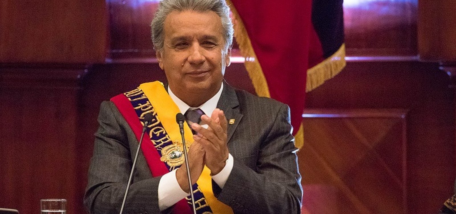 Presidente do Equador cede e derruba alta dos combustíveis