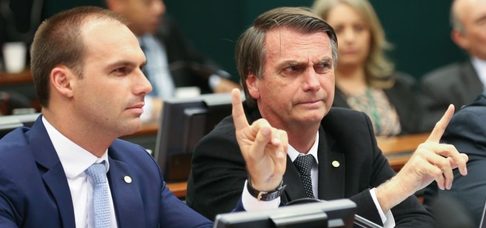 Cúpula do PSL avalia liberar Bolsonaro e filhos caso abram mão de dinheiro do fundo partidário