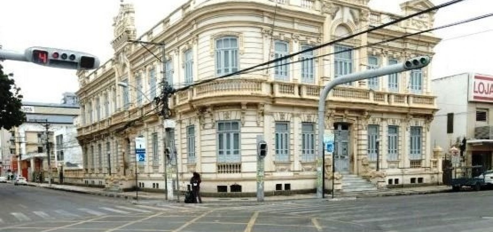 TCM determina que prefeitura de Feira republique edital sobre limpeza pública
