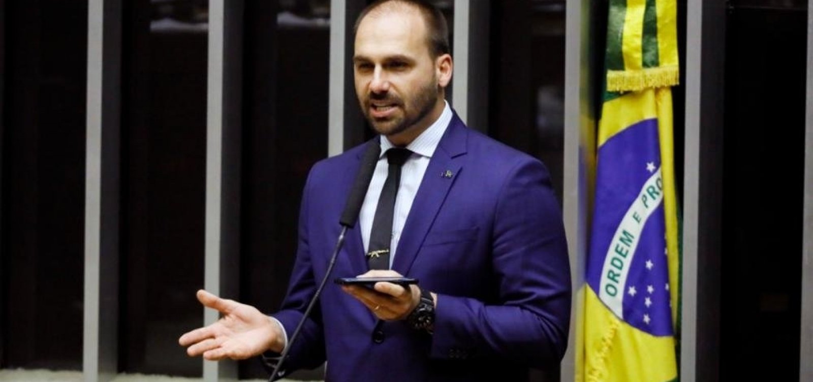 PSL deve suspender Eduardo Bolsonaro por críticas ao partido