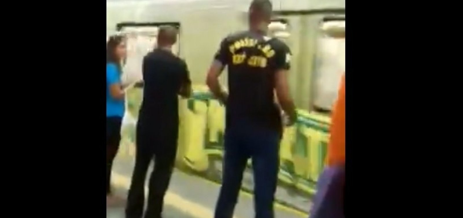 Idosa é agredida por suposto policial do Exército na Estação Acesso Norte