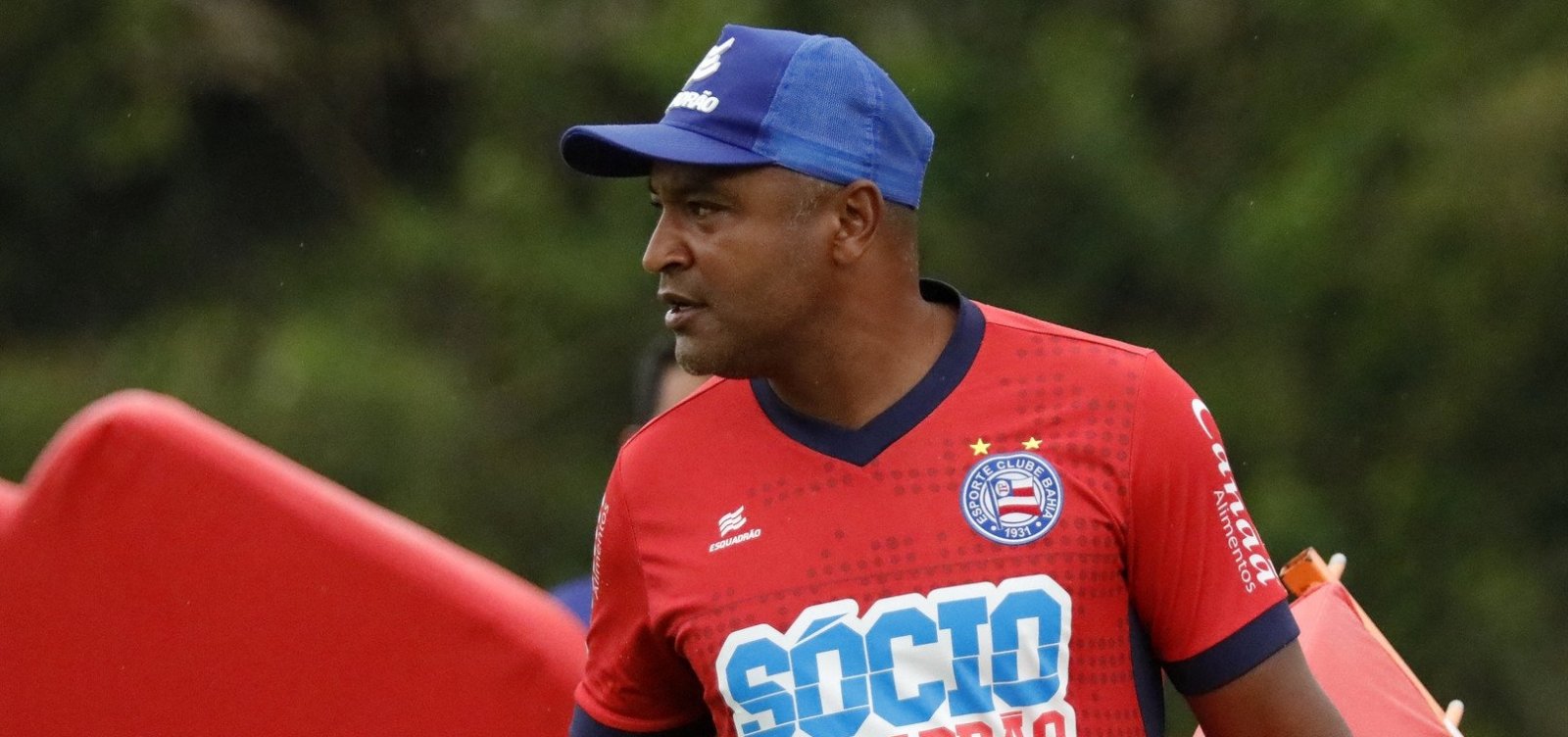 Técnico do Bahia receberá homenagem histórica por luta contra o racismo