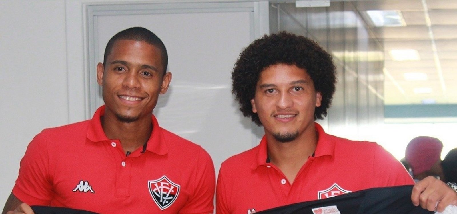 Jogadores do Vitória fazem visita ao Hospital Martagão Gesteira
