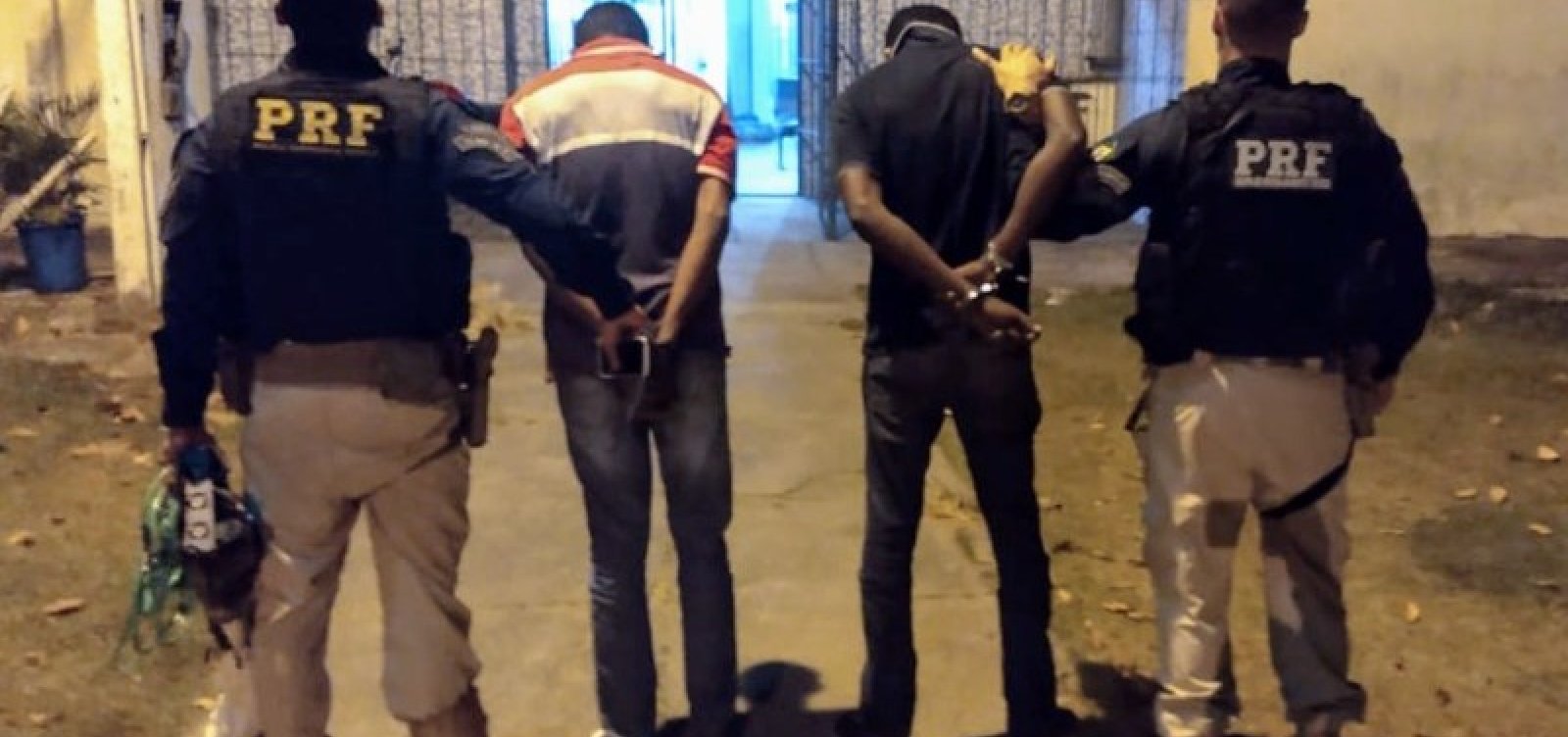 Dupla é presa na BR-101 com aparelhos que bloqueiam sinal de rastreadores