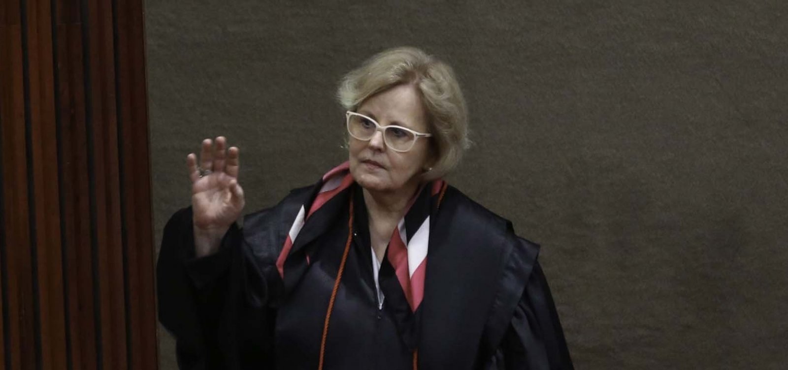 Rosa Weber muda de posição e vota contra prisão após segunda instância