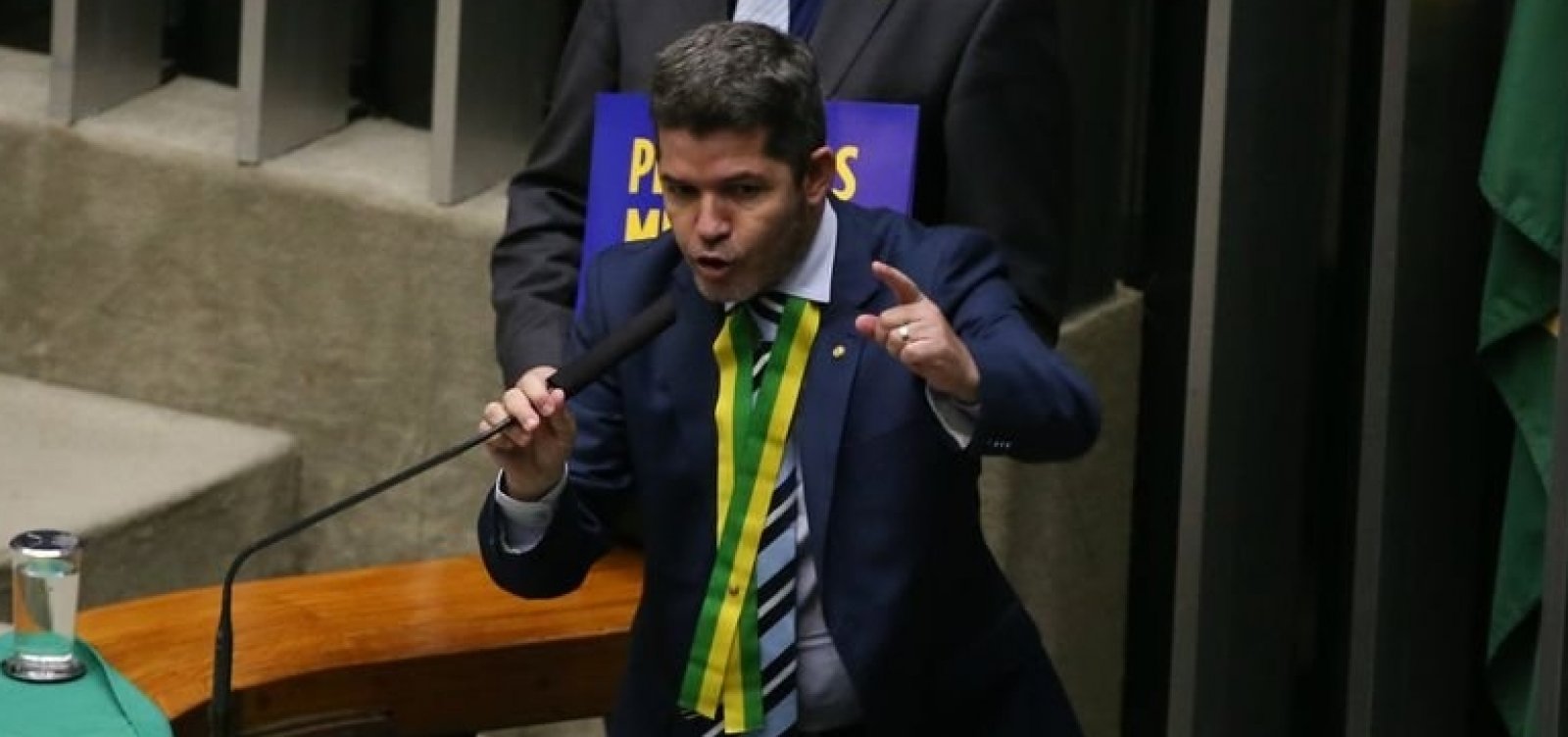'Em nenhum momento a rachadinha parou', diz Delegado Waldir sobre áudio de Queiroz