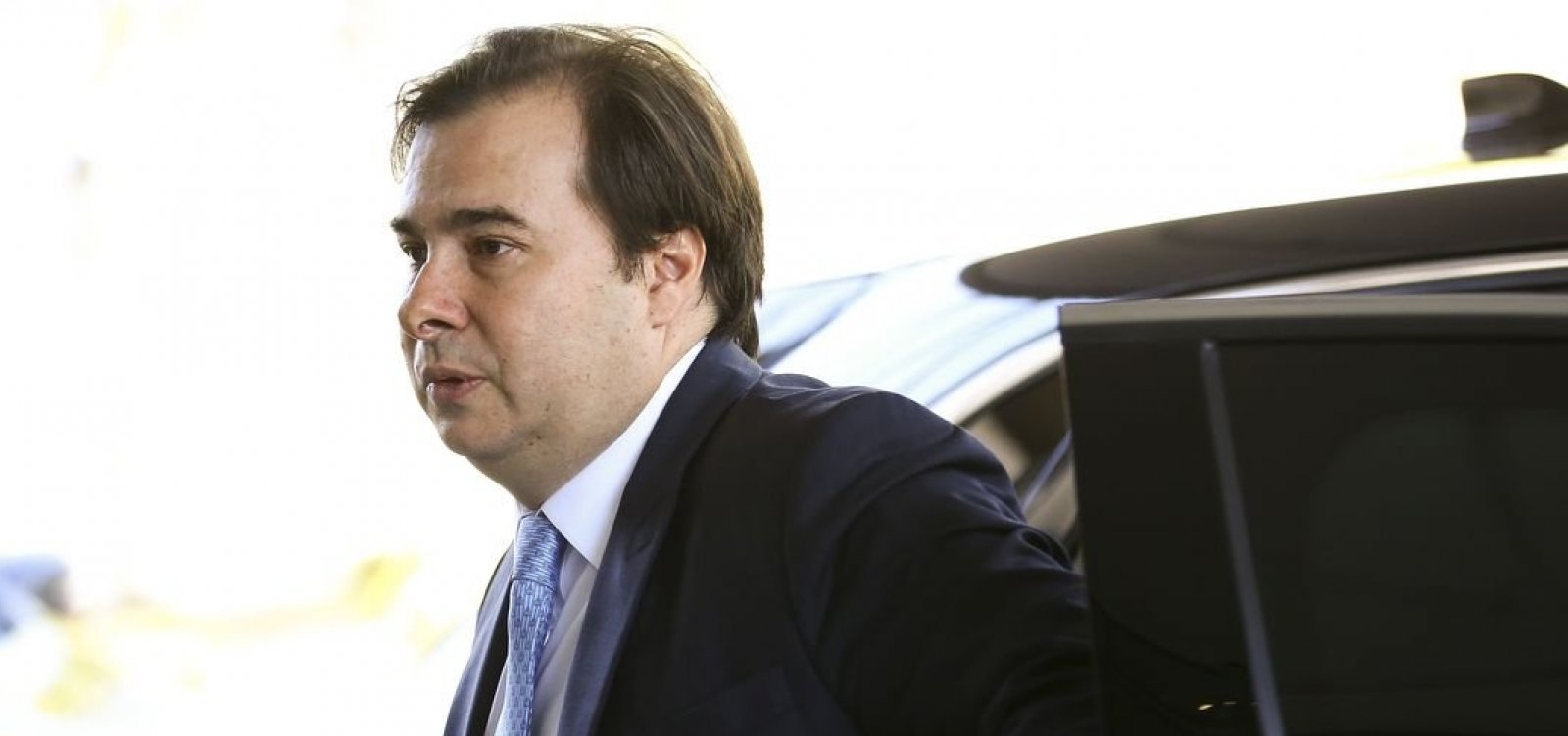 Bolsonaro foi eleito 'em um ambiente de muitas fake news', diz Maia