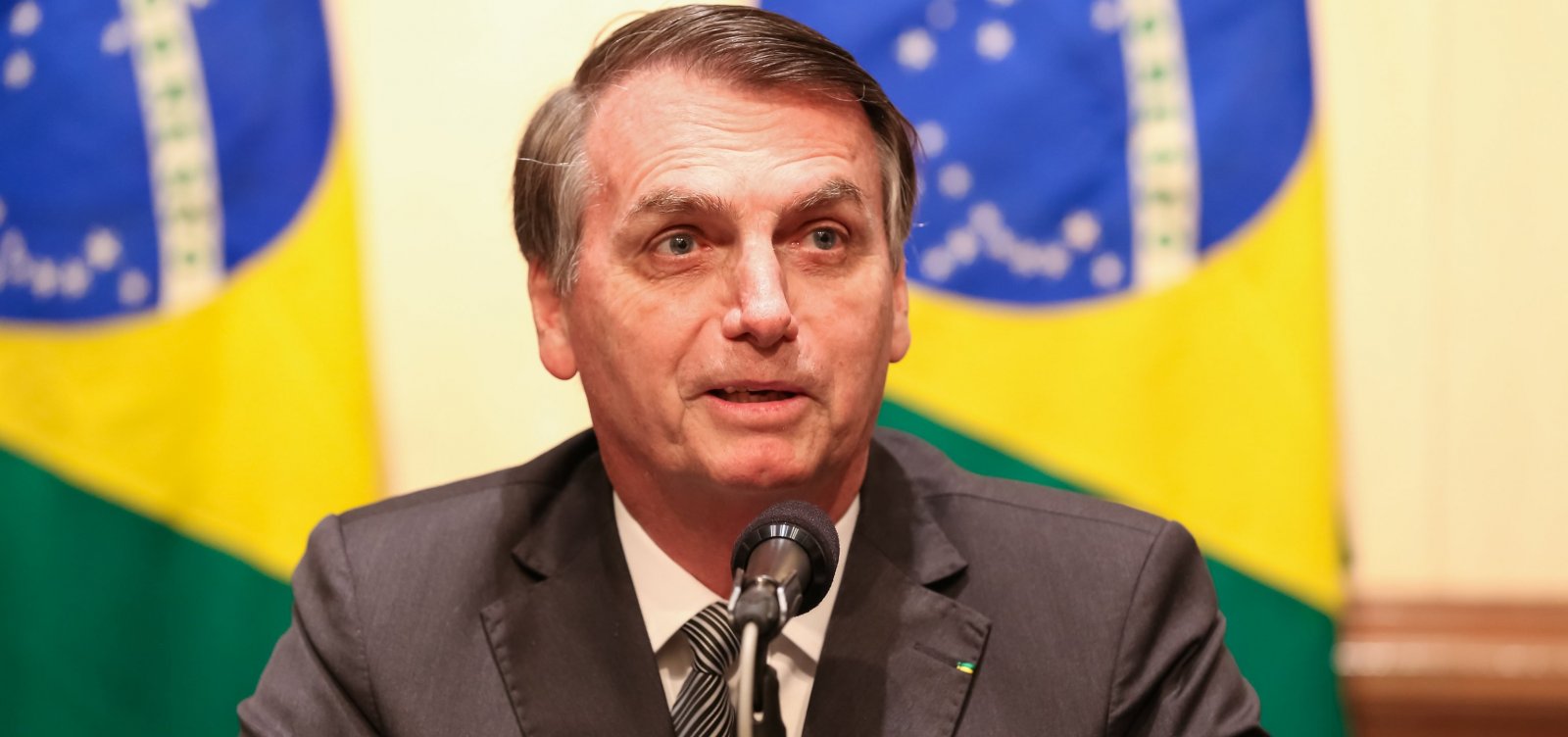 Bolsonaro diz que trabalhadores querem 'menos direito e mais emprego'
