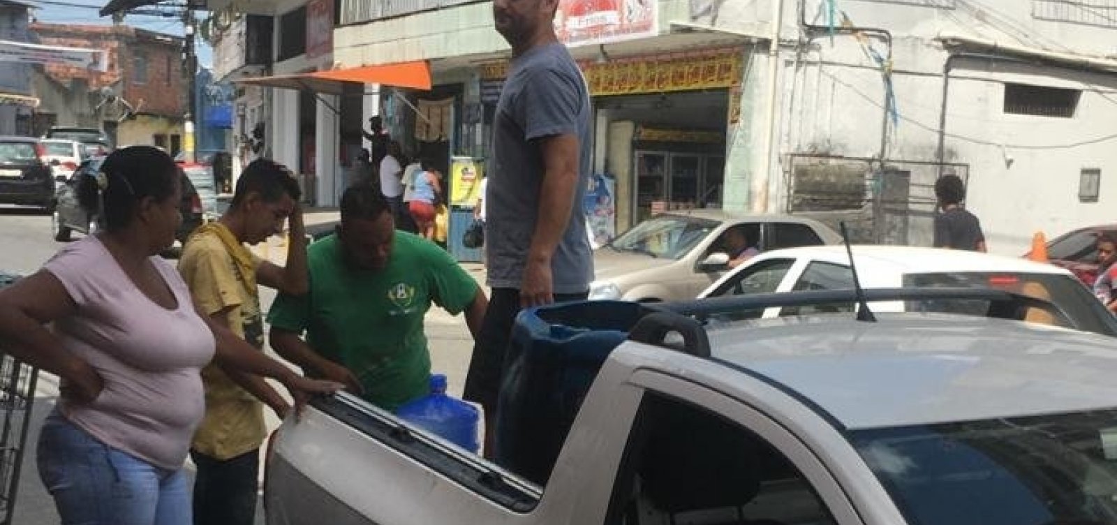 Moradores reclamam de falta de abastecimento de água em Pau da Lima
