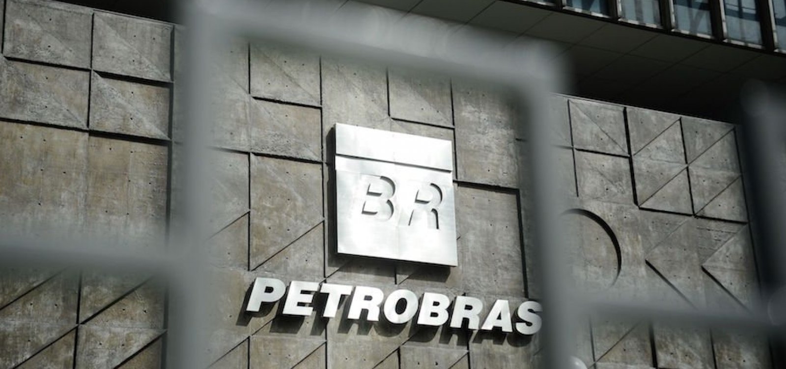 Petrobras bate recorde de multas ambientais do Ibama neste ano