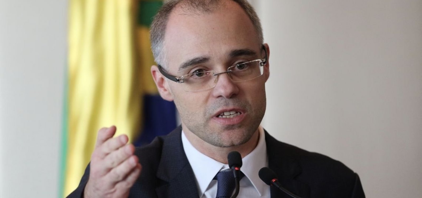 'Agora não é hora para criminalizar fake news', diz chefe da AGU