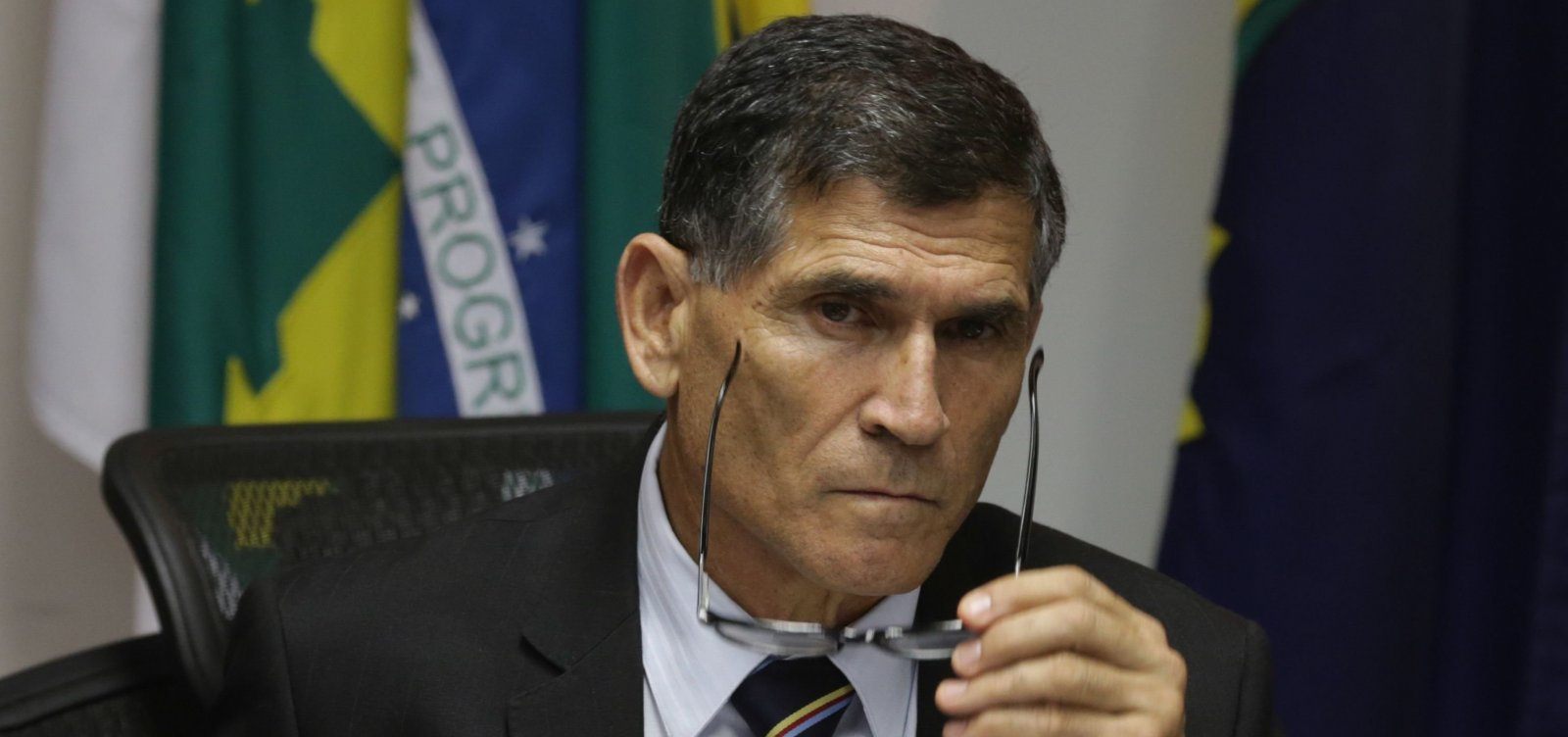Grupo anti-Bolsonaro do PSL quer general Santos Cruz no partido